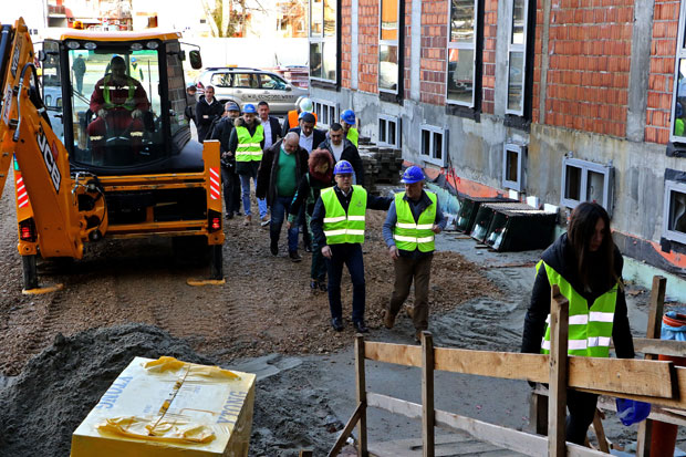 Музичка школа у Новом Саду у року